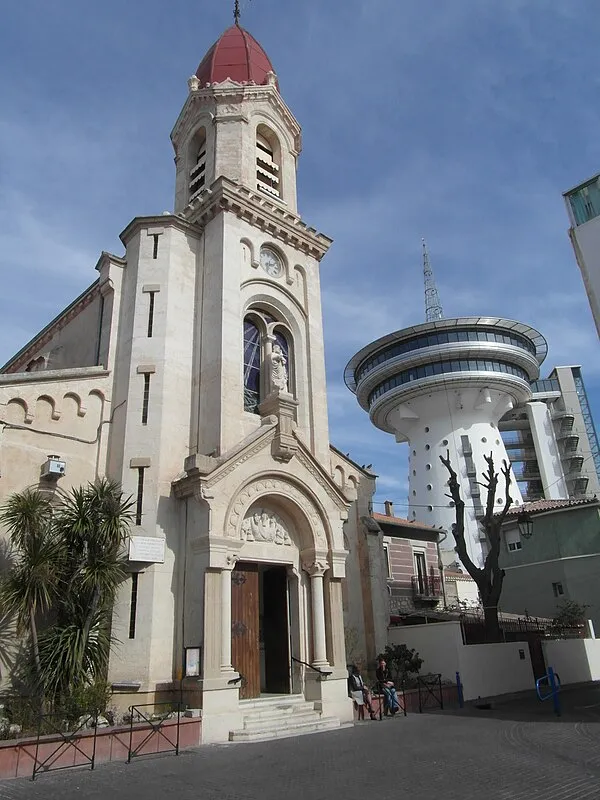 Église de Palavas et phare de la Méditerranée
