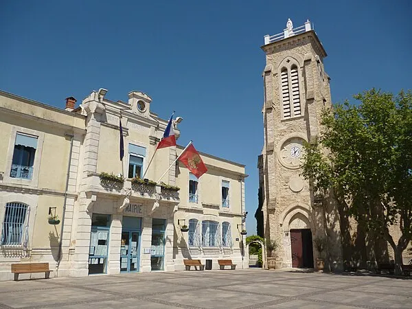 La mairie et l'église Saint-Sixte de Pérols